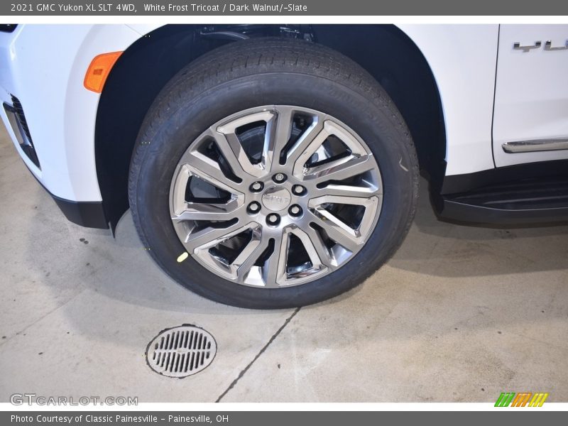 White Frost Tricoat / Dark Walnut/­Slate 2021 GMC Yukon XL SLT 4WD