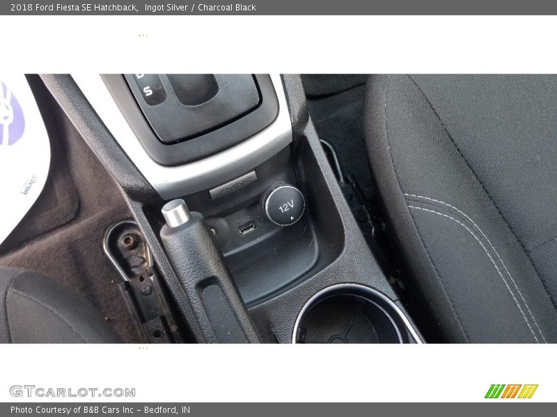 Ingot Silver / Charcoal Black 2018 Ford Fiesta SE Hatchback