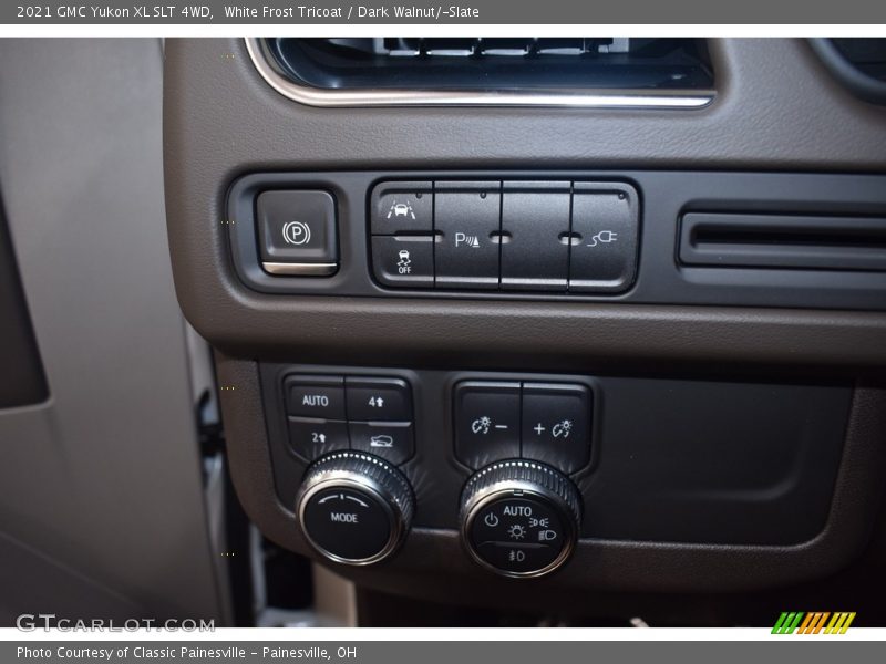 White Frost Tricoat / Dark Walnut/­Slate 2021 GMC Yukon XL SLT 4WD