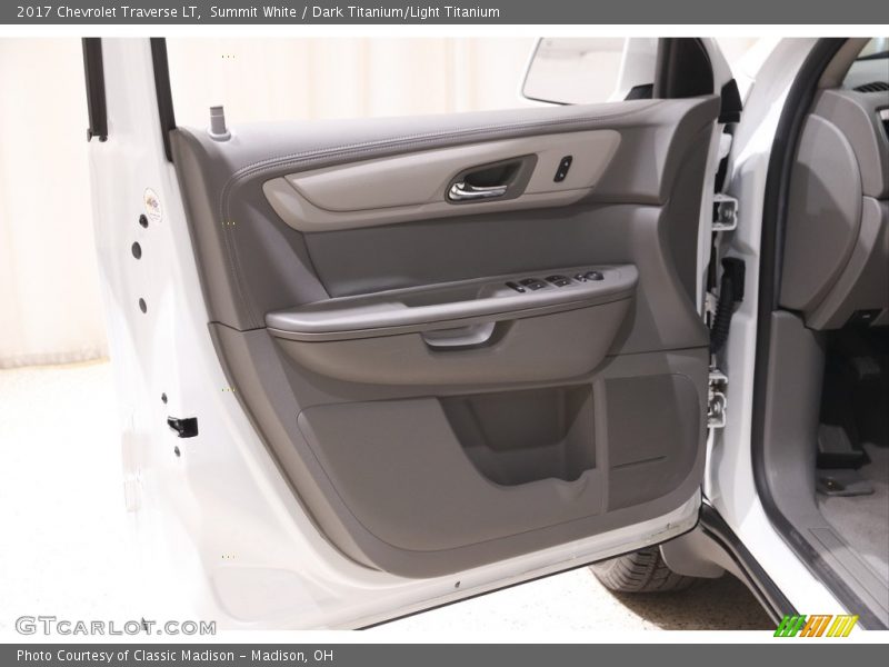 Summit White / Dark Titanium/Light Titanium 2017 Chevrolet Traverse LT