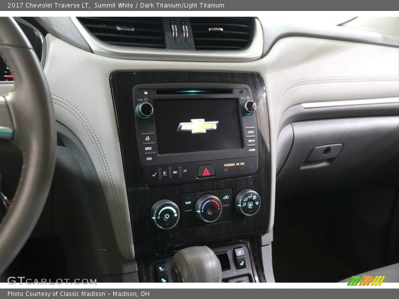 Summit White / Dark Titanium/Light Titanium 2017 Chevrolet Traverse LT