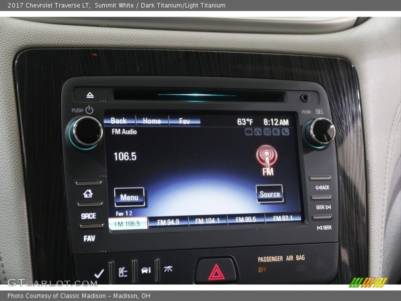 Summit White / Dark Titanium/Light Titanium 2017 Chevrolet Traverse LT