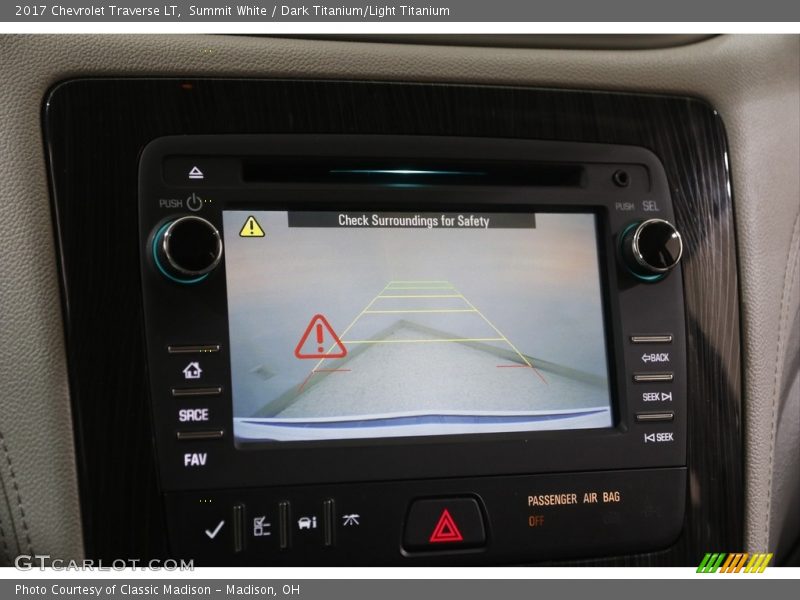 Summit White / Dark Titanium/Light Titanium 2017 Chevrolet Traverse LT