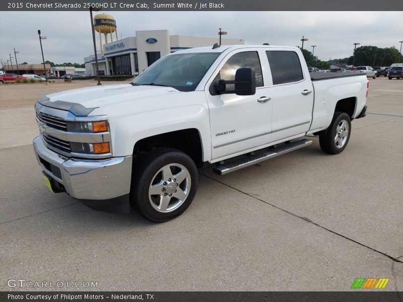 Front 3/4 View of 2015 Silverado 2500HD LT Crew Cab