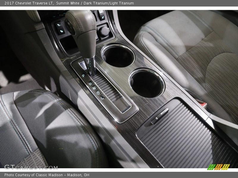 Summit White / Dark Titanium/Light Titanium 2017 Chevrolet Traverse LT