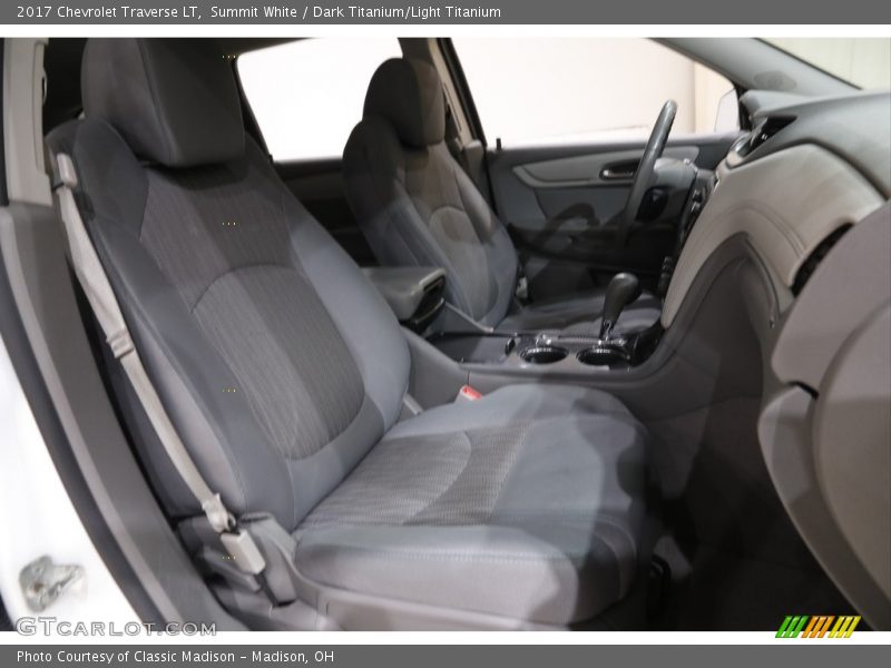 Summit White / Dark Titanium/Light Titanium 2017 Chevrolet Traverse LT