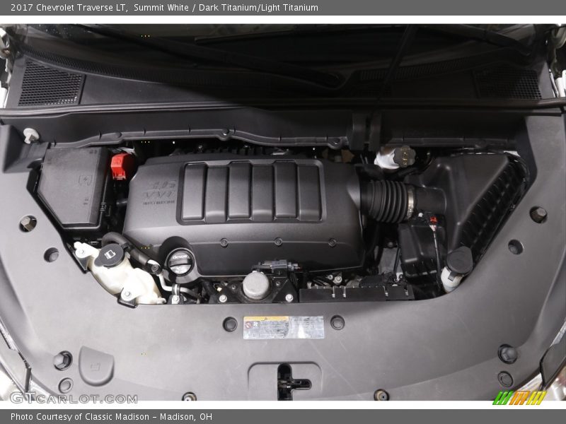Summit White / Dark Titanium/Light Titanium 2017 Chevrolet Traverse LT