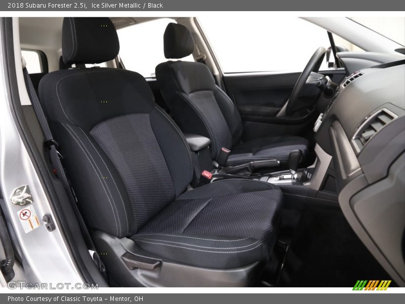 Ice Silver Metallic / Black 2018 Subaru Forester 2.5i