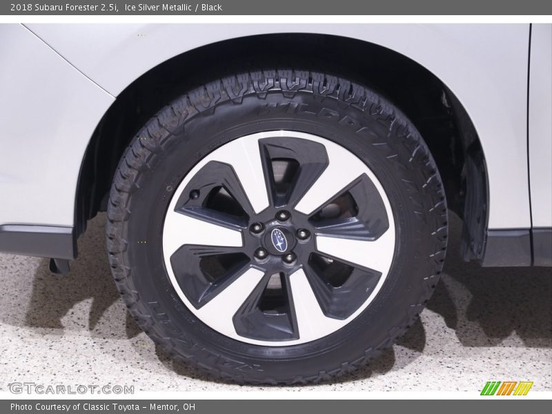 Ice Silver Metallic / Black 2018 Subaru Forester 2.5i