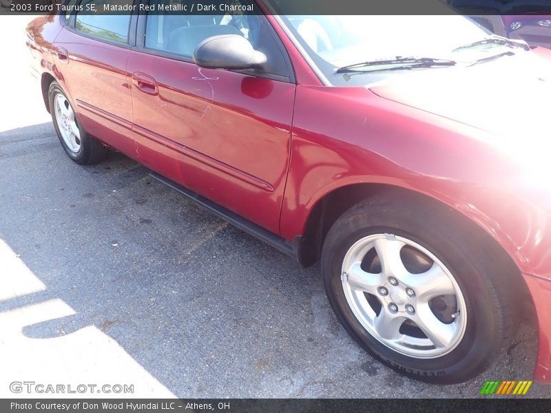 Matador Red Metallic / Dark Charcoal 2003 Ford Taurus SE