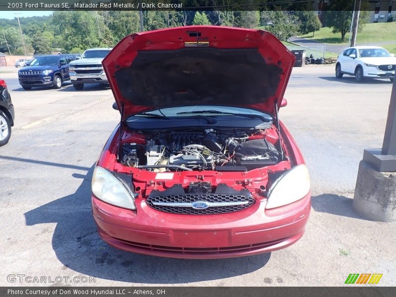 Matador Red Metallic / Dark Charcoal 2003 Ford Taurus SE