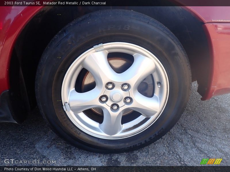 Matador Red Metallic / Dark Charcoal 2003 Ford Taurus SE