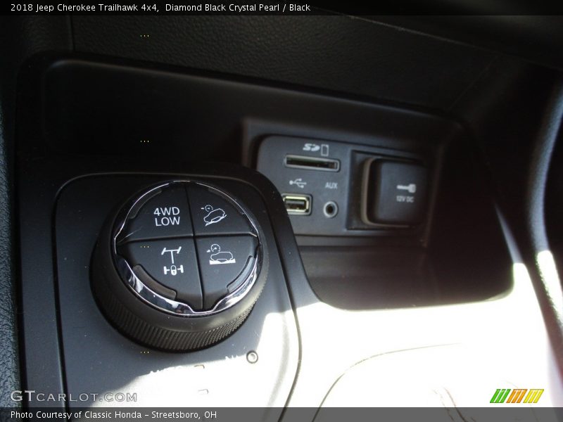 Diamond Black Crystal Pearl / Black 2018 Jeep Cherokee Trailhawk 4x4