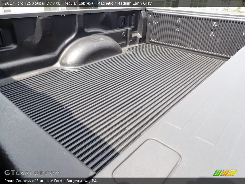 Magnetic / Medium Earth Gray 2017 Ford F250 Super Duty XLT Regular Cab 4x4