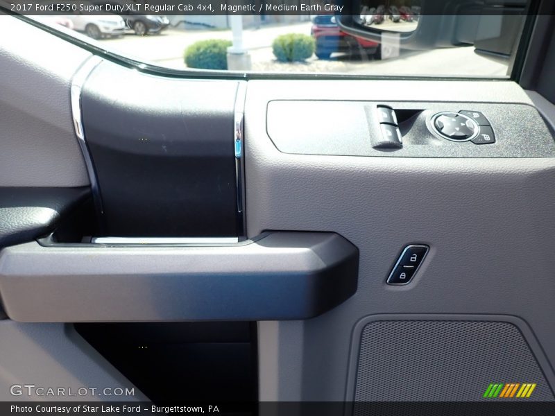 Magnetic / Medium Earth Gray 2017 Ford F250 Super Duty XLT Regular Cab 4x4