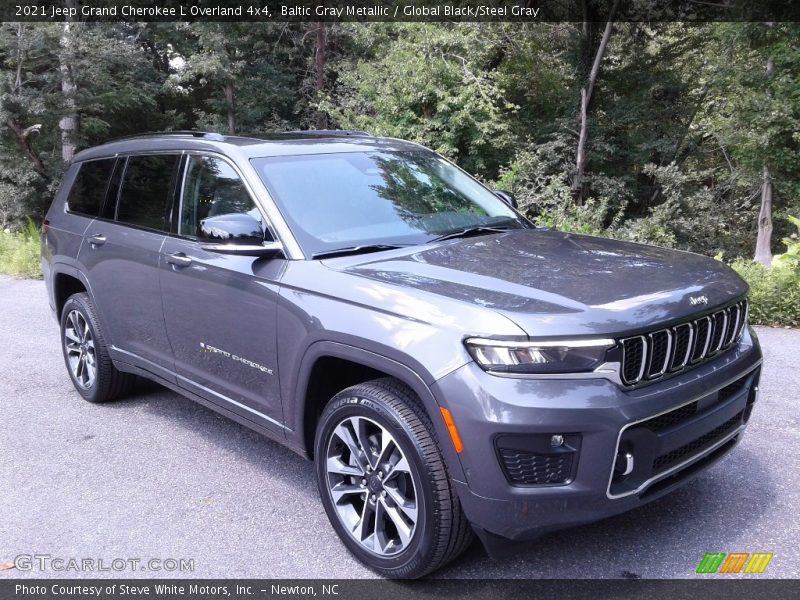 Front 3/4 View of 2021 Grand Cherokee L Overland 4x4