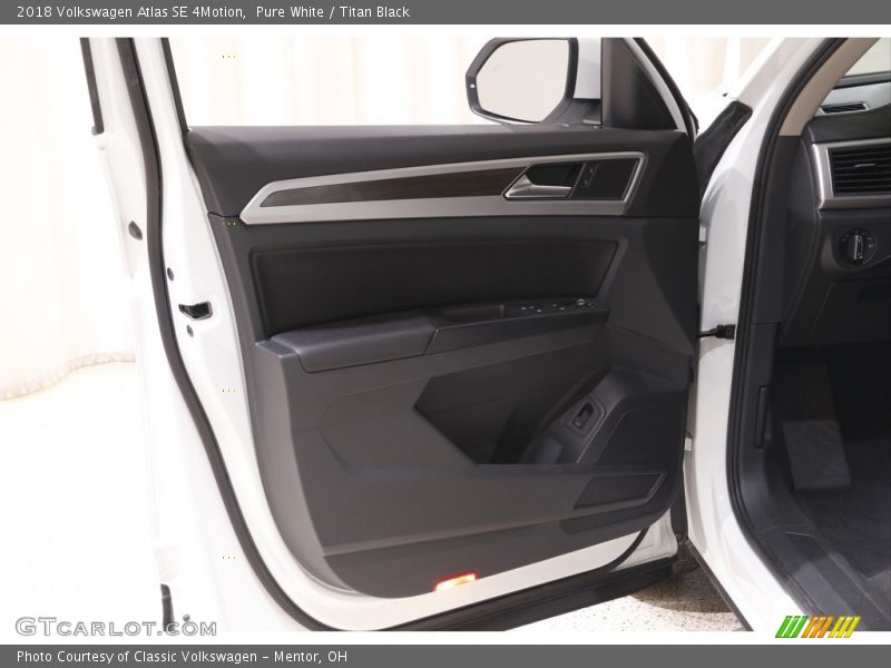 Pure White / Titan Black 2018 Volkswagen Atlas SE 4Motion
