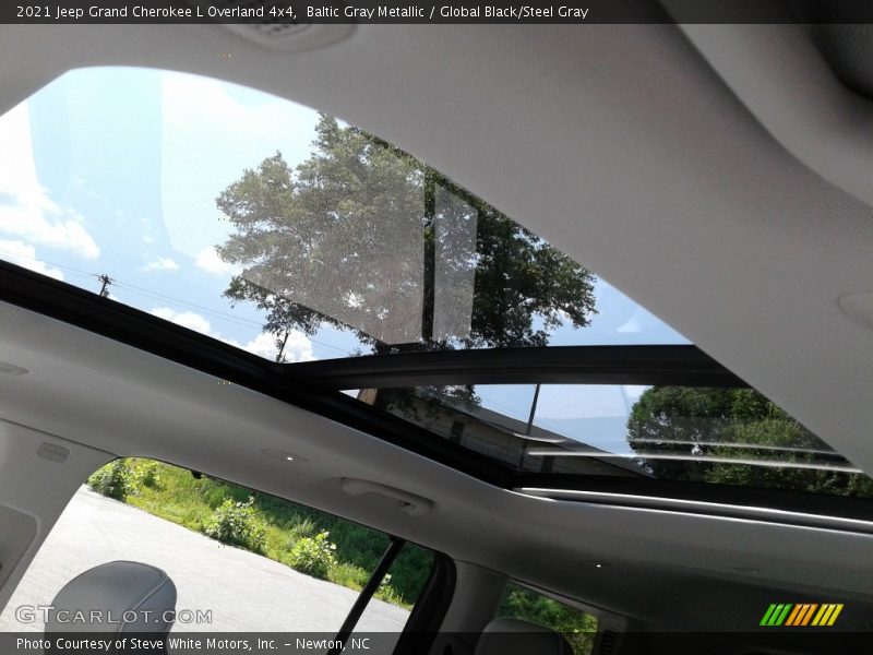 Sunroof of 2021 Grand Cherokee L Overland 4x4