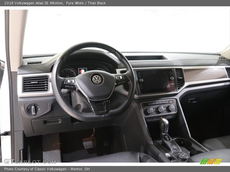 Pure White / Titan Black 2018 Volkswagen Atlas SE 4Motion