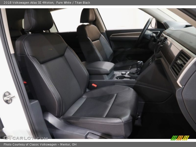 Pure White / Titan Black 2018 Volkswagen Atlas SE 4Motion