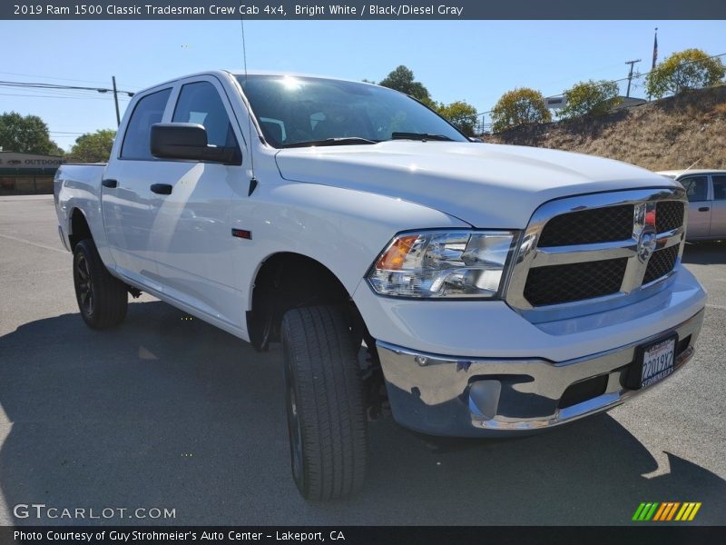 Bright White / Black/Diesel Gray 2019 Ram 1500 Classic Tradesman Crew Cab 4x4