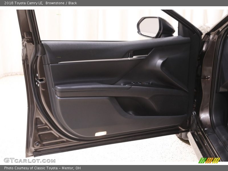 Brownstone / Black 2018 Toyota Camry LE