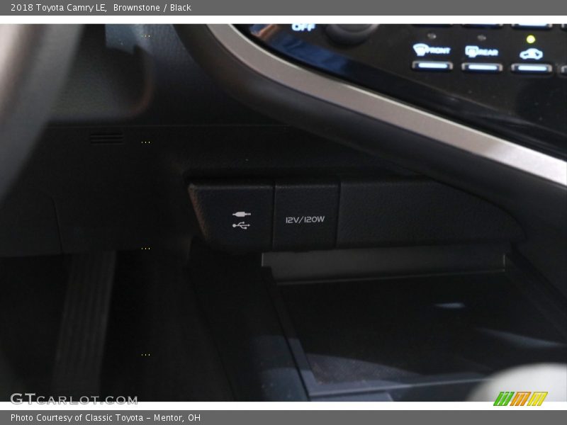 Brownstone / Black 2018 Toyota Camry LE