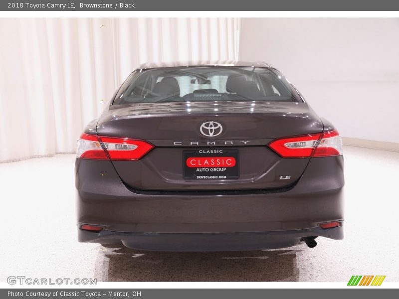 Brownstone / Black 2018 Toyota Camry LE
