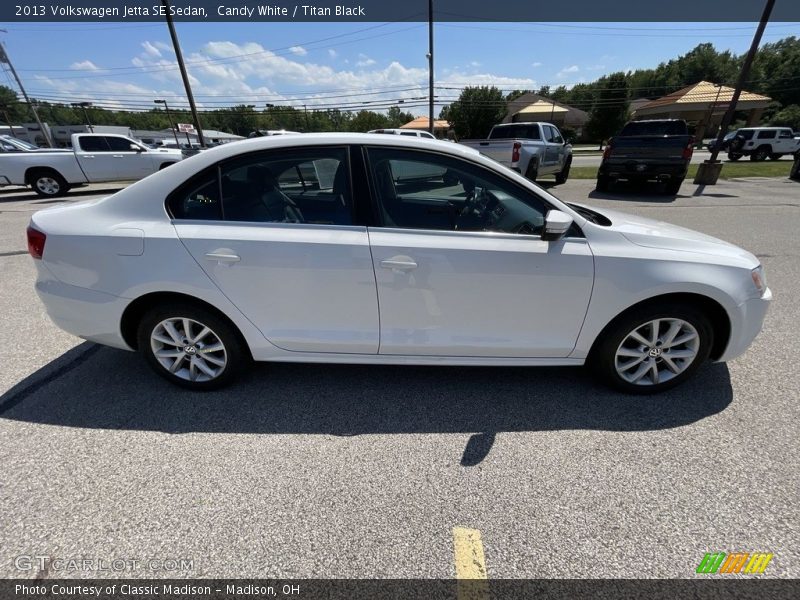 Candy White / Titan Black 2013 Volkswagen Jetta SE Sedan