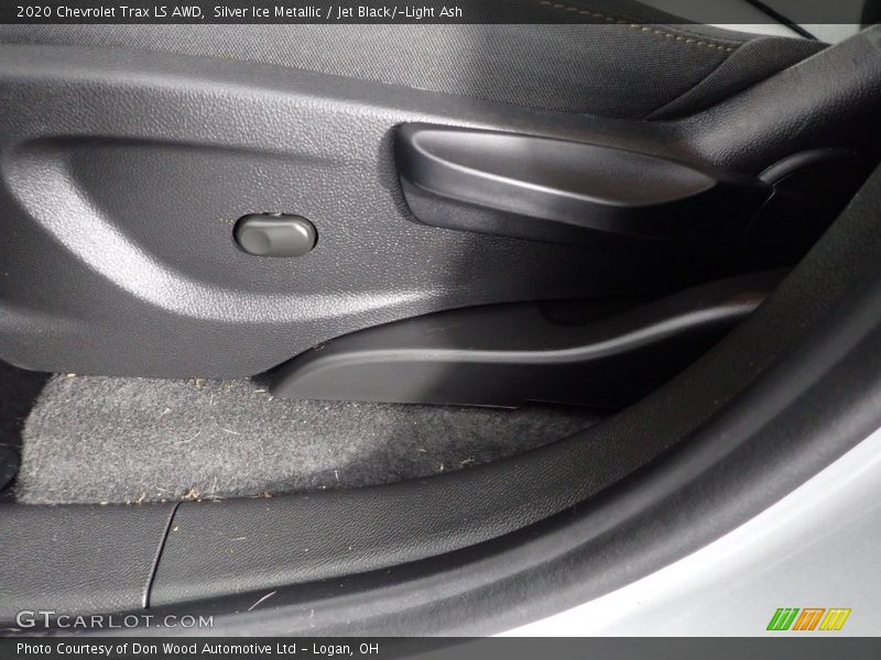 Silver Ice Metallic / Jet Black/­Light Ash 2020 Chevrolet Trax LS AWD