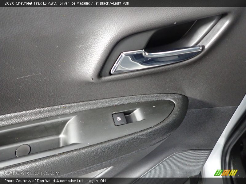 Silver Ice Metallic / Jet Black/­Light Ash 2020 Chevrolet Trax LS AWD