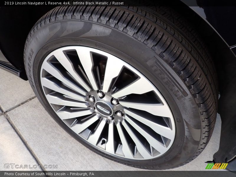  2019 Navigator L Reserve 4x4 Wheel