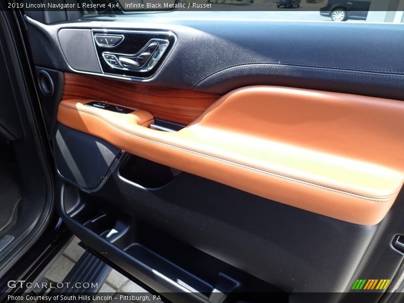 Door Panel of 2019 Navigator L Reserve 4x4