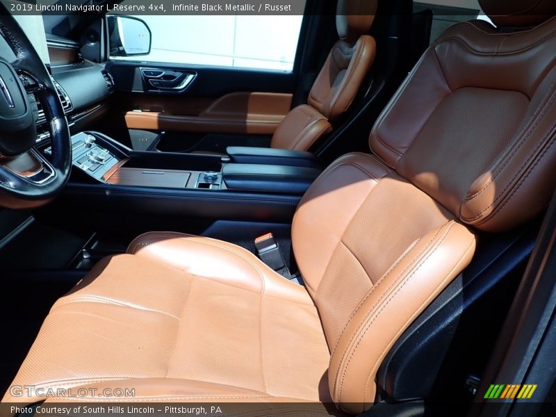 Front Seat of 2019 Navigator L Reserve 4x4