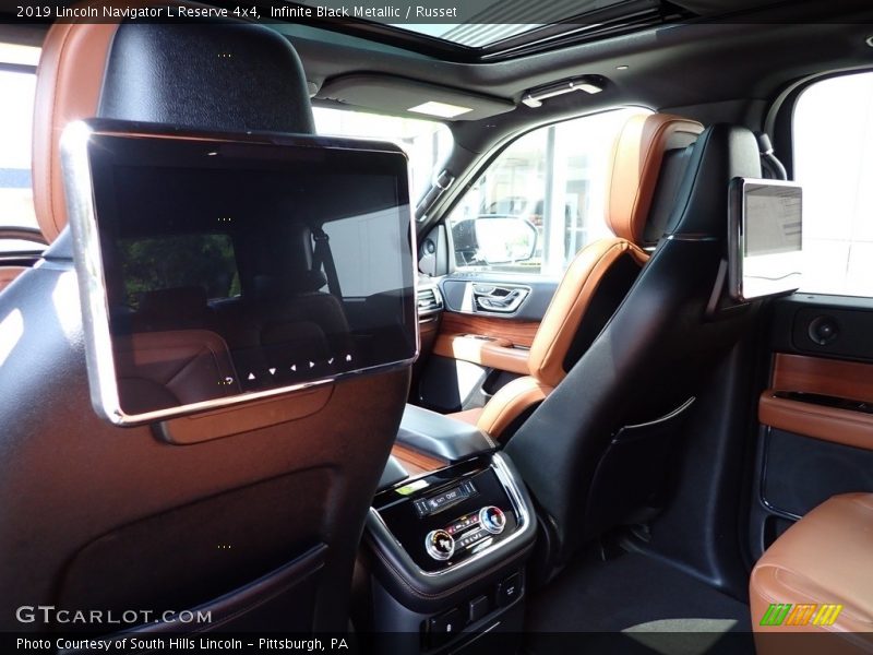 Entertainment System of 2019 Navigator L Reserve 4x4