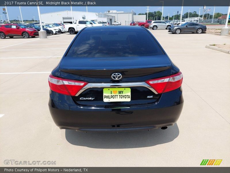 Midnight Black Metallic / Black 2017 Toyota Camry SE