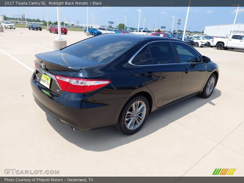 Midnight Black Metallic / Black 2017 Toyota Camry SE