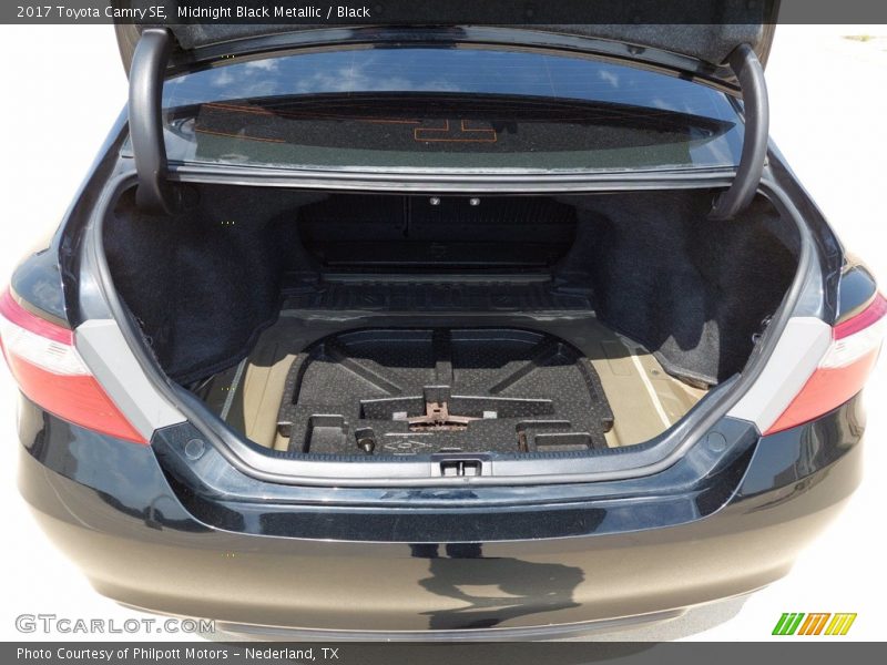 Midnight Black Metallic / Black 2017 Toyota Camry SE