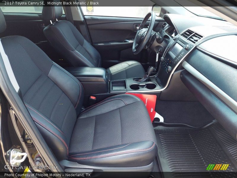 Midnight Black Metallic / Black 2017 Toyota Camry SE
