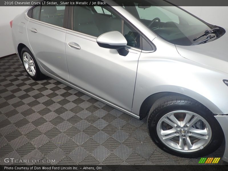 Silver Ice Metallic / Jet Black 2016 Chevrolet Cruze LT Sedan
