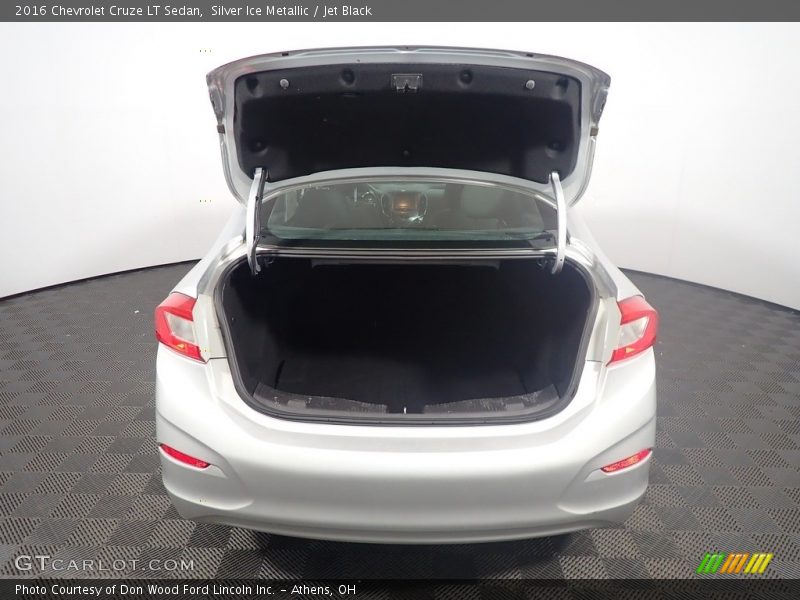 Silver Ice Metallic / Jet Black 2016 Chevrolet Cruze LT Sedan