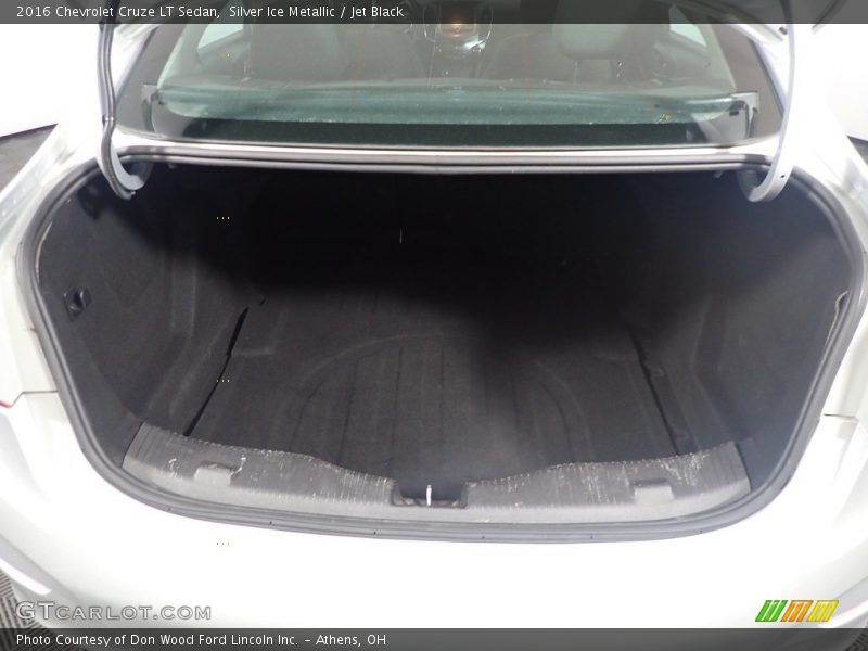Silver Ice Metallic / Jet Black 2016 Chevrolet Cruze LT Sedan