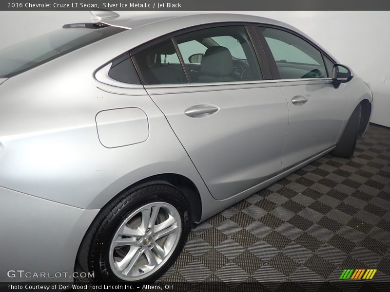 Silver Ice Metallic / Jet Black 2016 Chevrolet Cruze LT Sedan