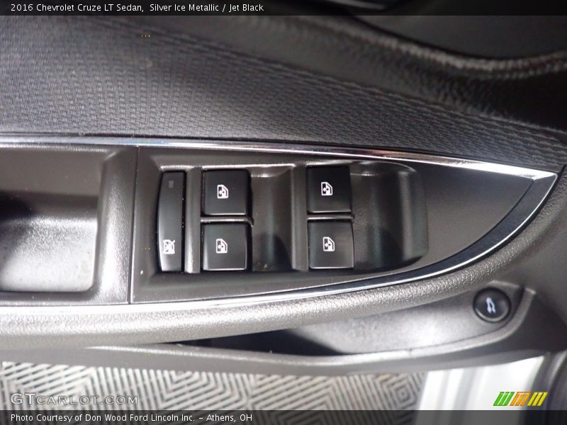 Silver Ice Metallic / Jet Black 2016 Chevrolet Cruze LT Sedan