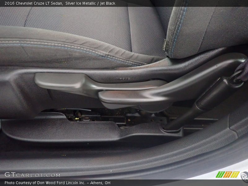 Silver Ice Metallic / Jet Black 2016 Chevrolet Cruze LT Sedan