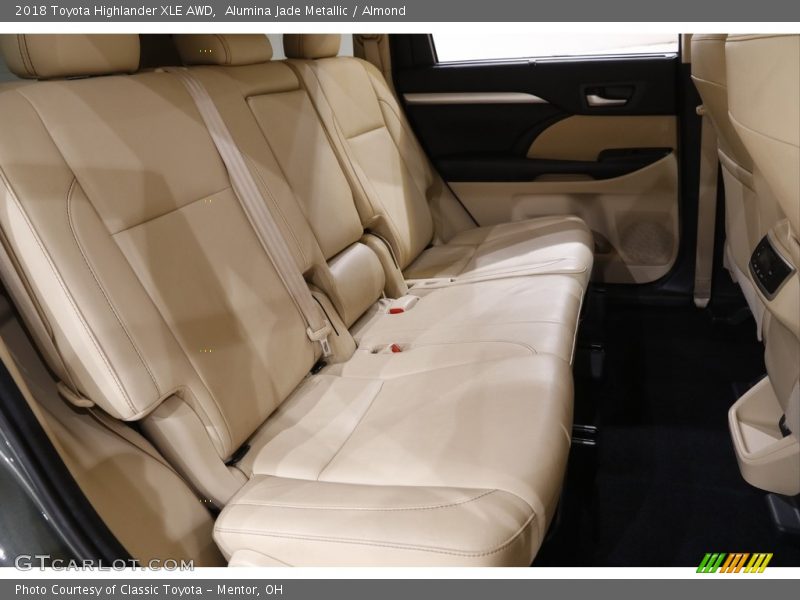 Alumina Jade Metallic / Almond 2018 Toyota Highlander XLE AWD