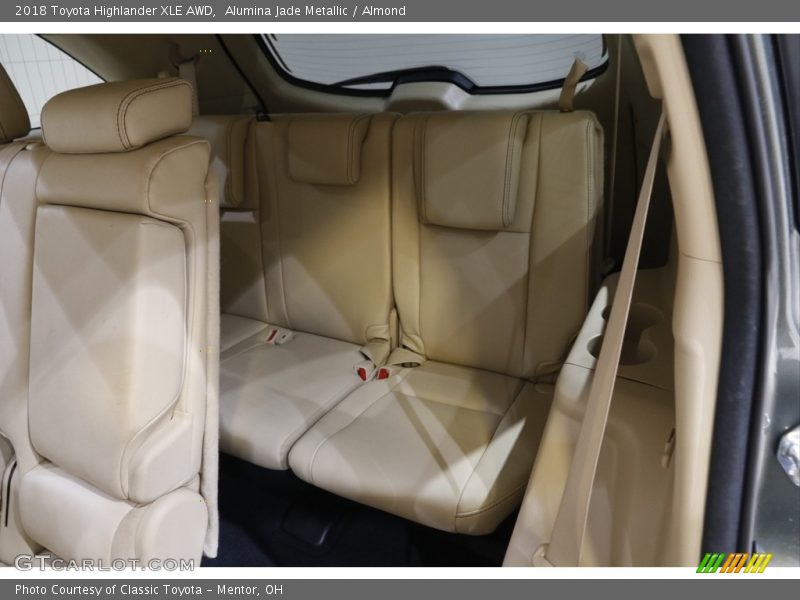 Alumina Jade Metallic / Almond 2018 Toyota Highlander XLE AWD