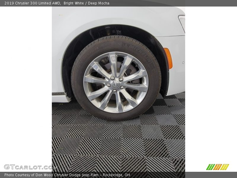 Bright White / Deep Mocha 2019 Chrysler 300 Limited AWD