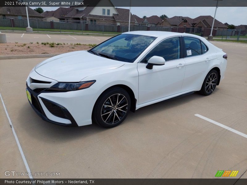Super White / Black 2021 Toyota Camry SE
