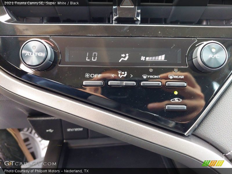 Super White / Black 2021 Toyota Camry SE